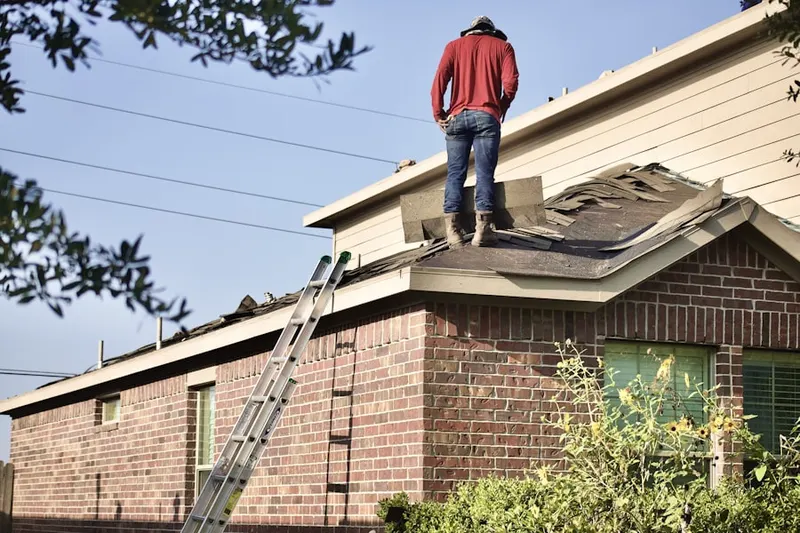 Professional roofer working on a residential roof in Mechanics Valley